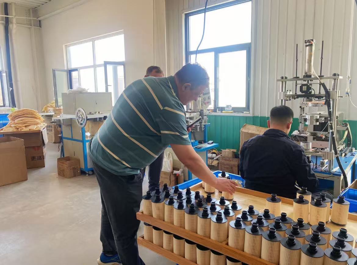 Russische klanten bezoeken Guohao Filter Factory